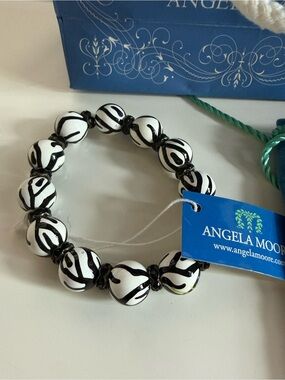 Angela Moore Black and White Zebra-Pattern Bead Stretch Bracelet